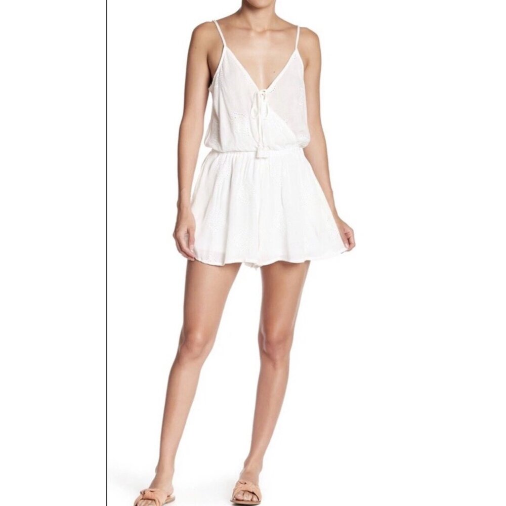 LoveStitch White Eyelet Cut Out Shorts Romper Sz Medium Womens Sleeveless